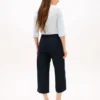 Pantaloni chino a gamba larga con cintura Pantaloni chino a gamba larga con cintura