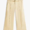 Pantaloni chino a gamba larga con cintura Pantaloni chino a gamba larga con cintura