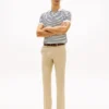 Pantaloni chino a vestibilità dritta con etichetta New York Pantaloni chino a vestibilità dritta con etichetta New York
