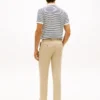 Pantaloni chino a vestibilità dritta con etichetta New York Pantaloni chino a vestibilità dritta con etichetta New York