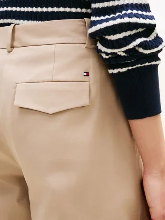 Pantaloni chino a zampa in twill a pieghe
