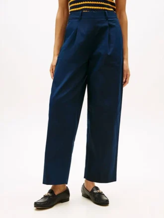 Pantaloni chino a zampa in twill a pieghe