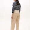 Pantaloni chino a zampa in twill a pieghe Pantaloni chino a zampa in twill a pieghe