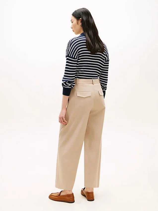 Pantaloni chino a zampa in twill a pieghe Pantaloni chino a zampa in twill a pieghe