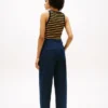 Pantaloni chino a zampa in twill a pieghe Pantaloni chino a zampa in twill a pieghe