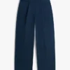 Pantaloni chino a zampa in twill a pieghe Pantaloni chino a zampa in twill a pieghe
