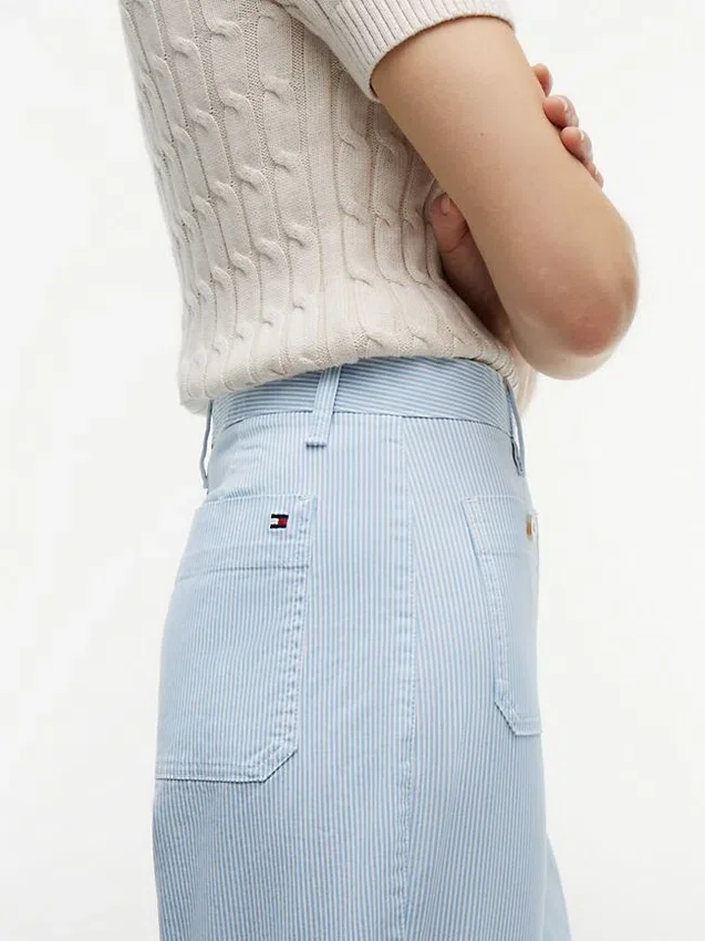 Pantaloni con tasche in cotone elasticizzato Pantaloni con tasche in cotone elasticizzato