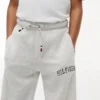 Pantaloni della tuta da bambino con logo Hilfiger Pantaloni della tuta da bambino con logo Hilfiger