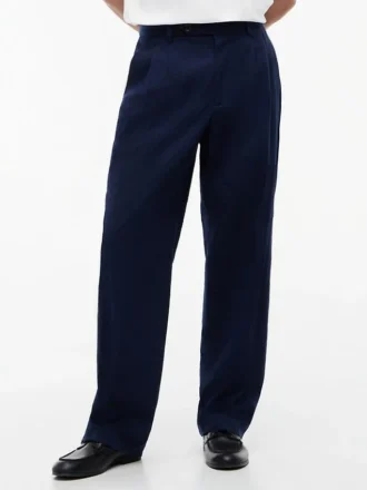 Pantaloni in misto lana leggera effetto seersucker dal taglio morbido Pantaloni in misto lana leggera effetto seersucker dal taglio morbido
