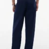 Pantaloni in misto lana leggera effetto seersucker dal taglio morbido Pantaloni in misto lana leggera effetto seersucker dal taglio morbido