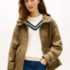 Parka corta con cappuccio idrorepellente Parka corta con cappuccio idrorepellente