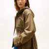 Parka corta con cappuccio idrorepellente Parka corta con cappuccio idrorepellente
