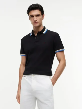 Polo con bordi a contrasto dal taglio regolare