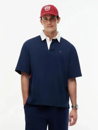 Polo con logo bandiera sul retro e vestibilità comoda