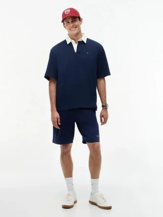 Polo con logo bandiera sul retro e vestibilità comoda