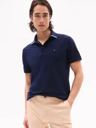 Polo con logo sotto il colletto, vestibilità regolare
