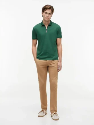 Polo con zip in cotone liscio, vestibilità regolare