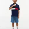 Polo elasticizzata con bandiera a blocchi di colore per bambini Polo elasticizzata con bandiera a blocchi di colore per bambini