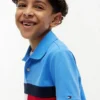 Polo elasticizzata con bandiera a blocchi di colore per bambini Polo elasticizzata con bandiera a blocchi di colore per bambini