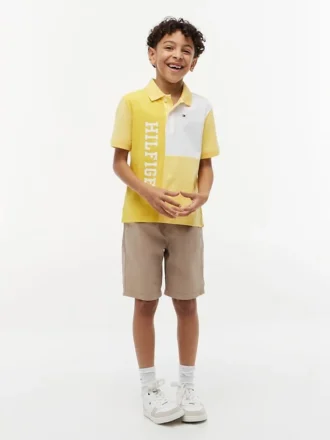 Polo elasticizzata con logo a blocchi di colore per bambini