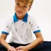 Polo elasticizzata con logo nautico su tutta la superficie per bambini Polo elasticizzata con logo nautico su tutta la superficie per bambini