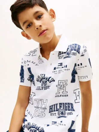 Polo elasticizzata con logo su tutta la superficie per bambini