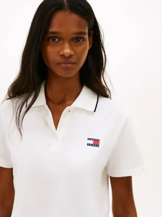 Polo Tommy Jeans dal taglio boxy e corto