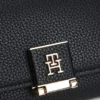 Portafoglio a tre ante con chiusura monogramma e finitura martellata Portafoglio a tre ante con chiusura monogramma e finitura martellata
