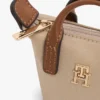 Portamonete con monogramma e ciondolo per borsa Portamonete con monogramma e ciondolo per borsa