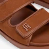 Sandalo con doppio cinturino in pelle nabuk Sandalo con doppio cinturino in pelle nabuk