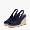 Sandalo espadrilla con zeppa e cinturino posteriore Sandalo espadrilla con zeppa e cinturino posteriore