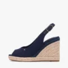 Sandalo espadrilla con zeppa e cinturino posteriore Sandalo espadrilla con zeppa e cinturino posteriore