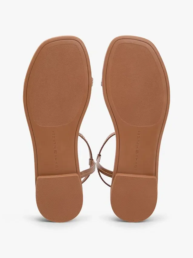 Sandalo piatto in pelle Sandalo piatto in pelle