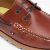 Scarpa da barca in pelle leggera con suola a tasselli Scarpa da barca in pelle leggera con suola a tasselli