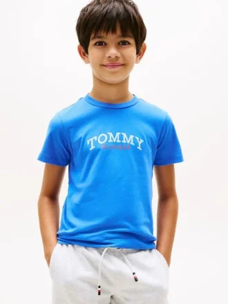 Set con maglietta e pantaloncini con logo per bambini
