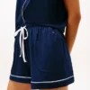 Set pigiama con camicia e pantaloncini con bordi a contrasto Set pigiama con camicia e pantaloncini con bordi a contrasto