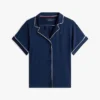 Set pigiama con camicia e pantaloncini con bordi a contrasto Set pigiama con camicia e pantaloncini con bordi a contrasto