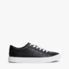 Sneaker da tennis con logo metallico e texture granulosa Sneaker da tennis con logo metallico e texture granulosa