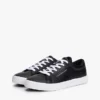 Sneaker da tennis con logo metallico e texture granulosa Sneaker da tennis con logo metallico e texture granulosa