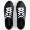 Sneaker da tennis con logo metallico e texture granulosa Sneaker da tennis con logo metallico e texture granulosa