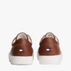 Sneaker da tennis con logo metallico e texture granulosa Sneaker da tennis con logo metallico e texture granulosa