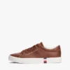 Sneaker da tennis con logo metallico e texture granulosa Sneaker da tennis con logo metallico e texture granulosa