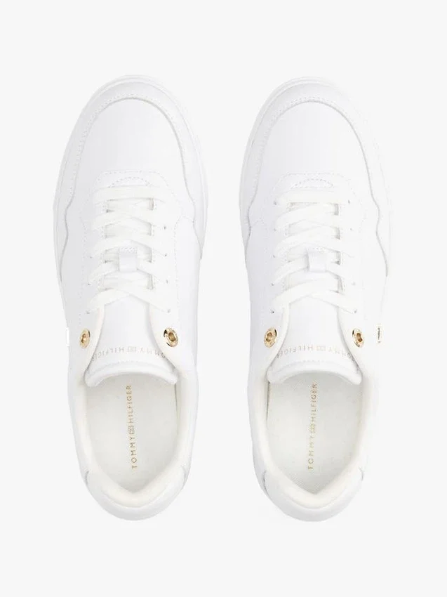 Sneaker da tennis in pelle con dettagli metallici Sneaker da tennis in pelle con dettagli metallici
