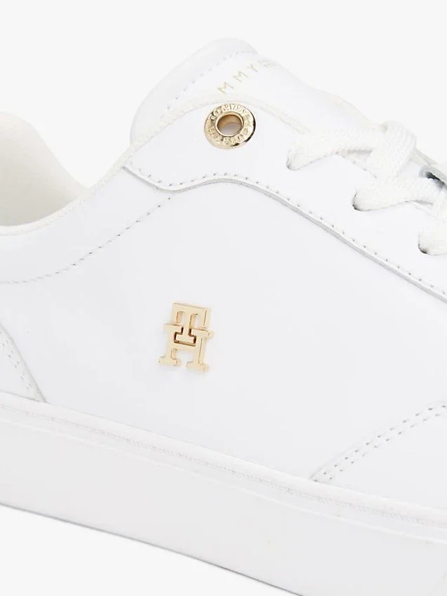 Sneaker da tennis in pelle con dettagli metallici Sneaker da tennis in pelle con dettagli metallici