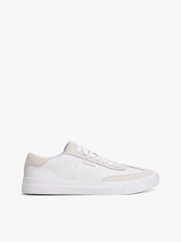 Sneaker in pelle scamosciata a contrasto Sneaker in pelle scamosciata a contrasto