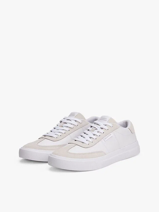 Sneaker in pelle scamosciata a contrasto Sneaker in pelle scamosciata a contrasto