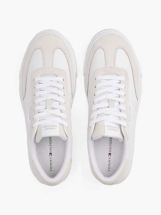 Sneaker in pelle scamosciata a contrasto Sneaker in pelle scamosciata a contrasto