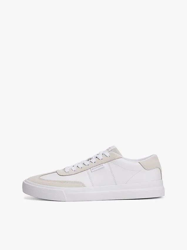 Sneaker in pelle scamosciata a contrasto Sneaker in pelle scamosciata a contrasto