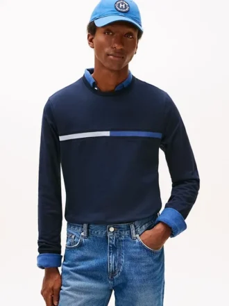 T-shirt a maniche lunghe con logo bandiera tono su tono T-shirt a maniche lunghe con logo bandiera tono su tono