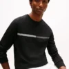 T-shirt a maniche lunghe con logo bandiera tono su tono T-shirt a maniche lunghe con logo bandiera tono su tono